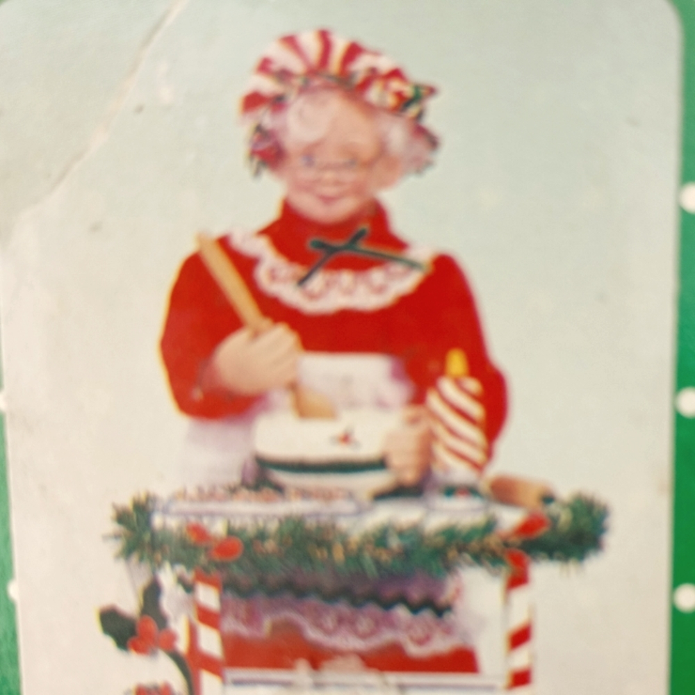Vintage Mrs Claus Baking Musical Holiday Creations